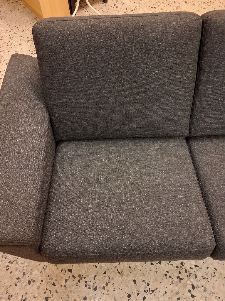 2 personers sofa grå