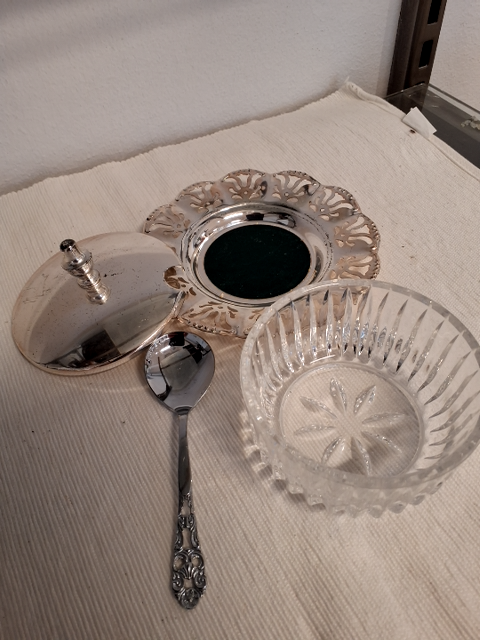 Sukkerskål i glas og "sølv".