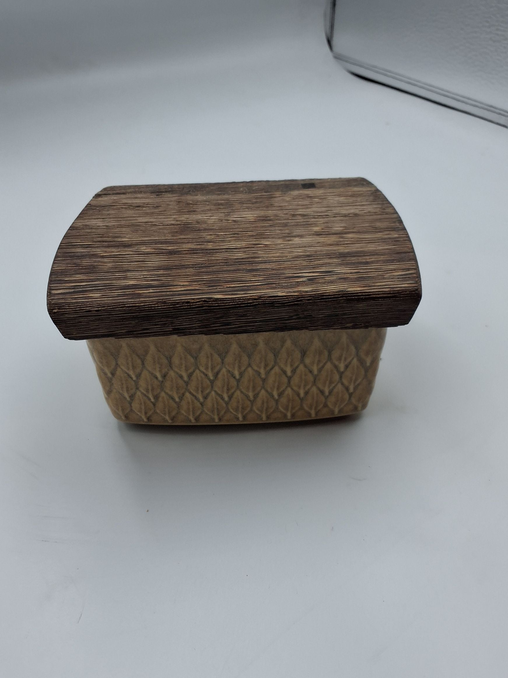 Relief smørboks