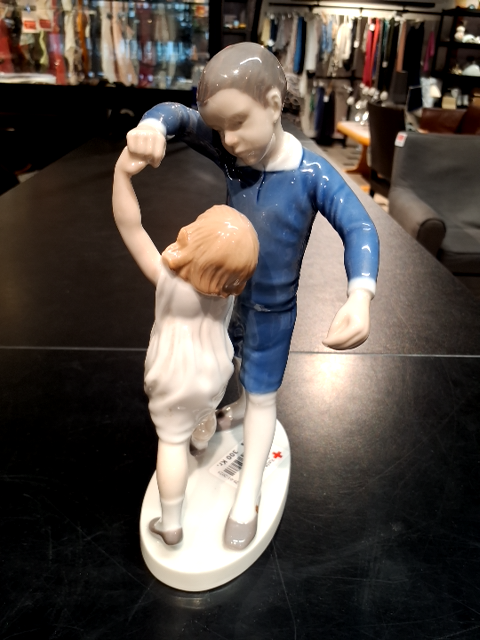 B&G figur dansende børn