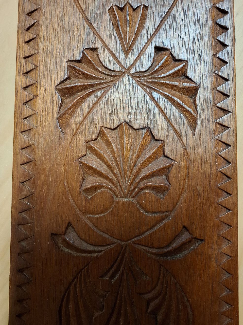 Manglebræt (træ m. Udskæring)