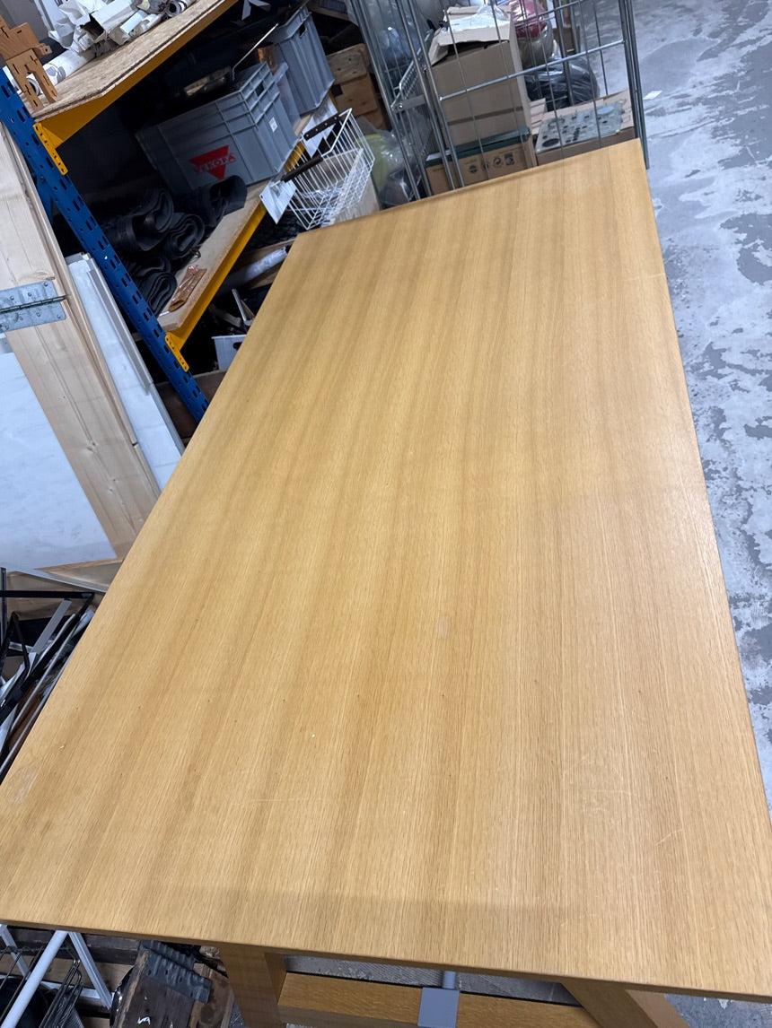 Spisebord massiv lyst træ
