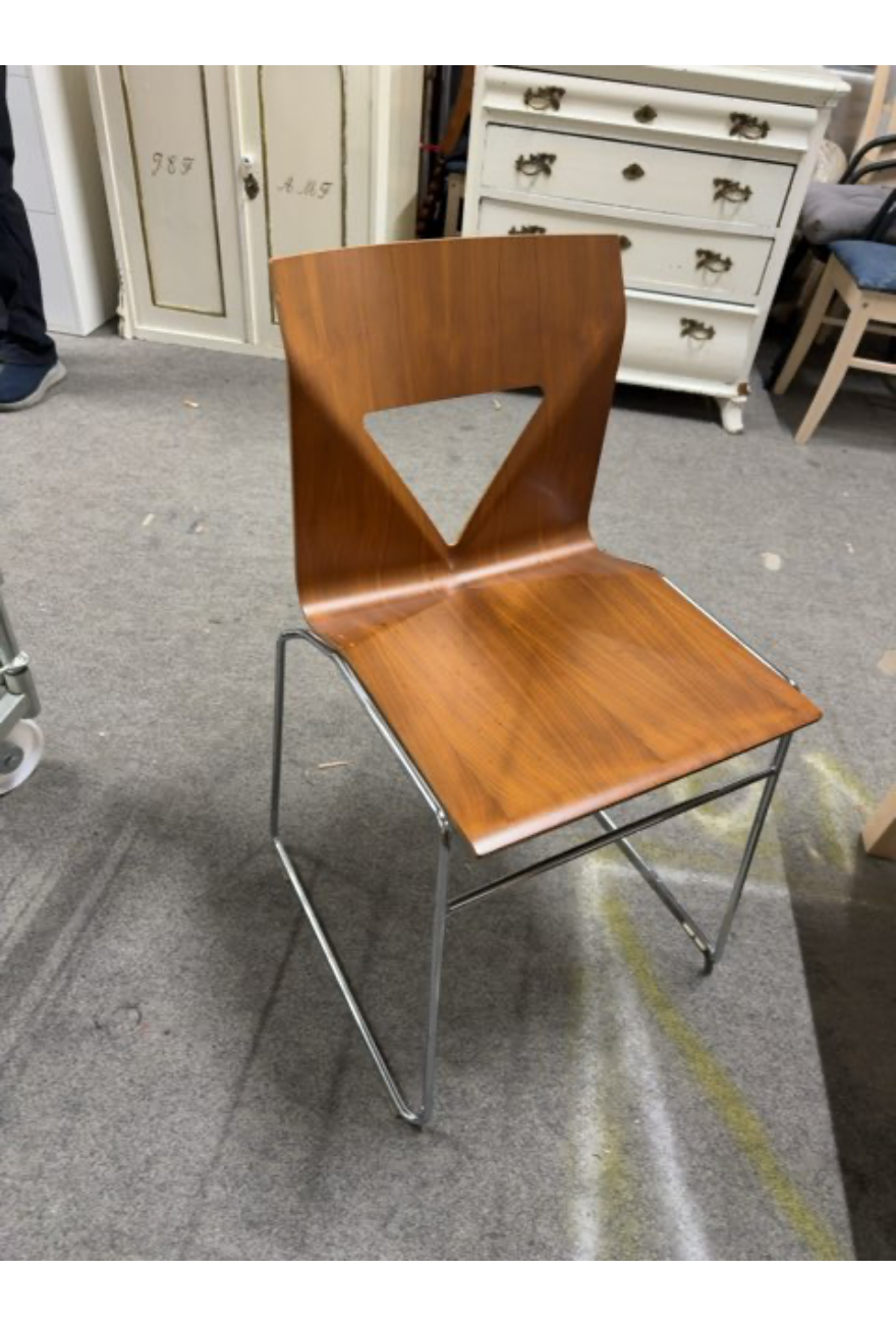 Spisestol mørkt træ