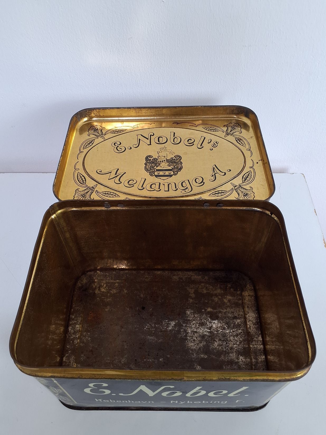 E. Nobel tobaksdåse 1kg