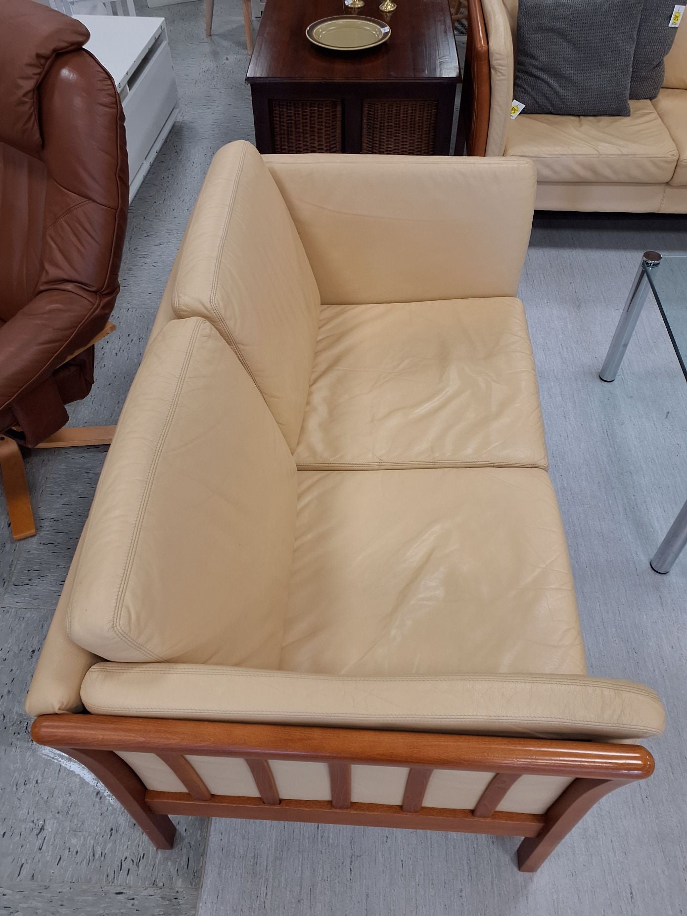 Beige 2 pers sofa