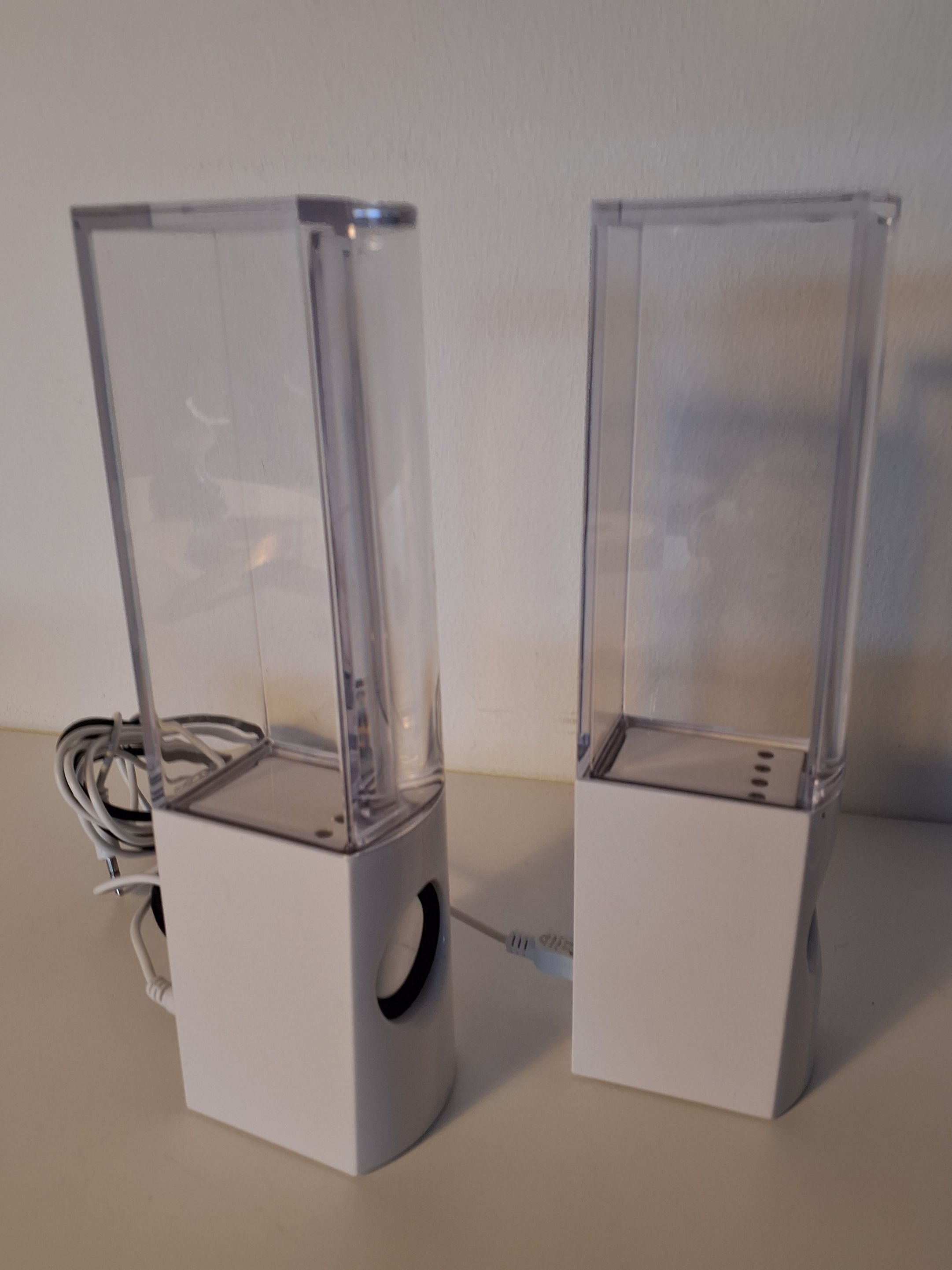 2 dansende vandhøjtalere