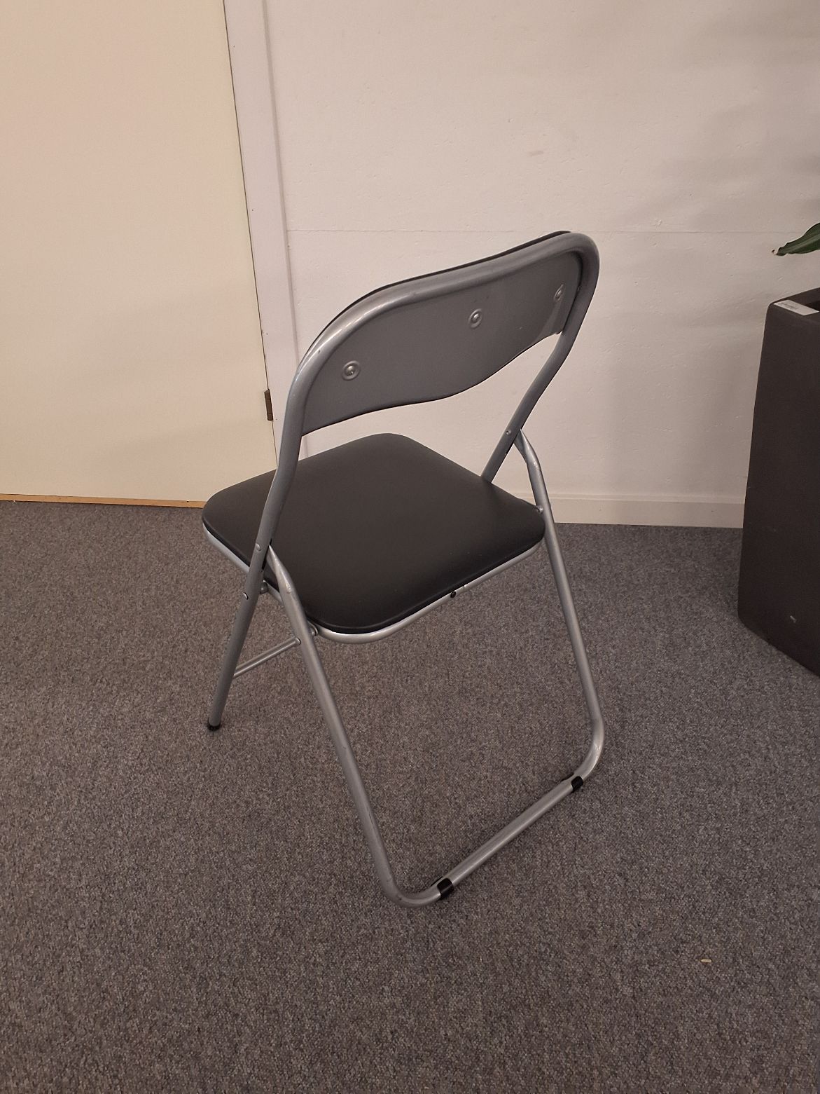 Klapstol sort plastik - 9527