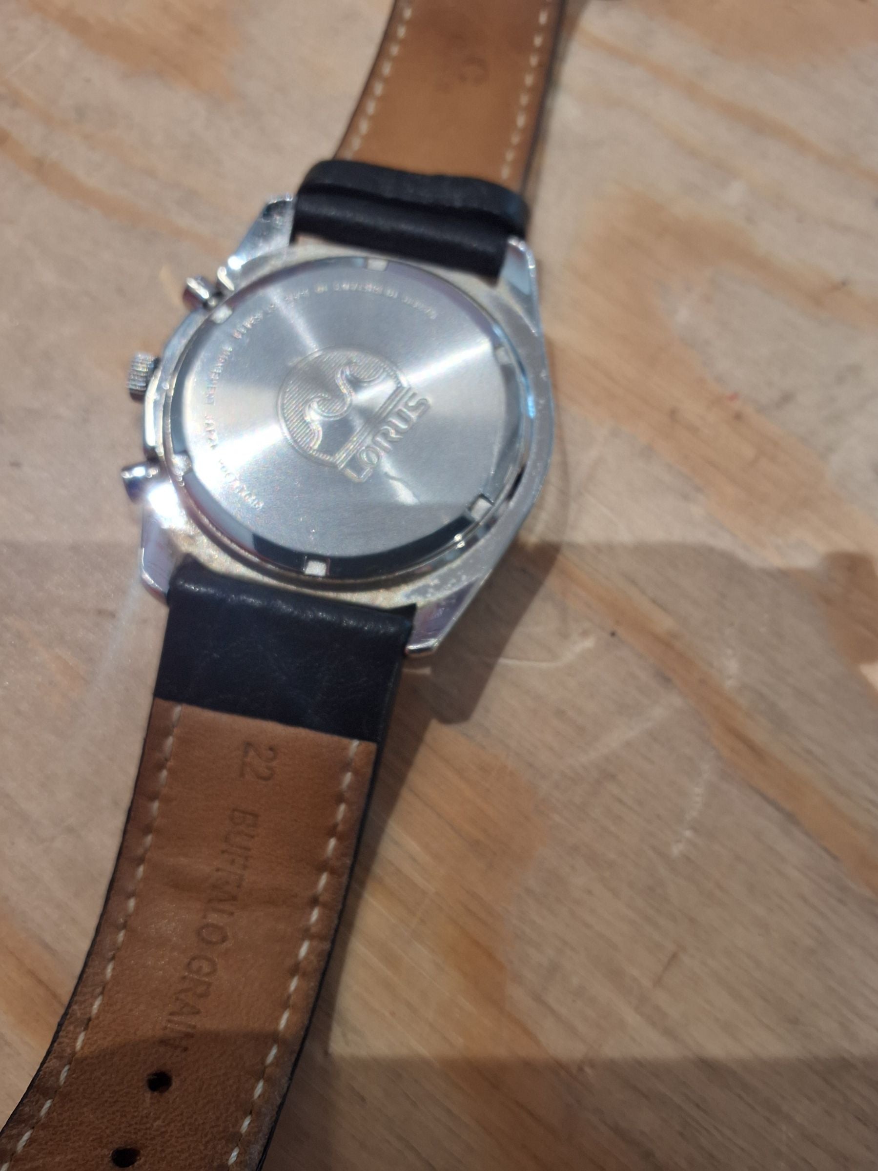 LORUS  Chronograph 100 m