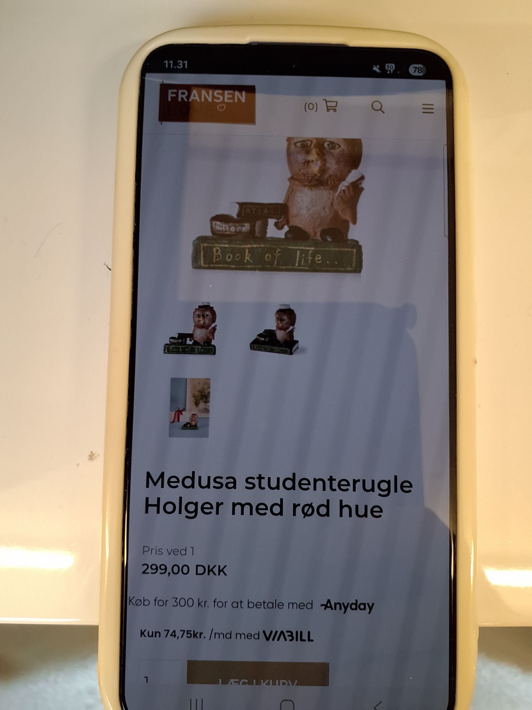 Medusa studenterugle Holger med rød hue