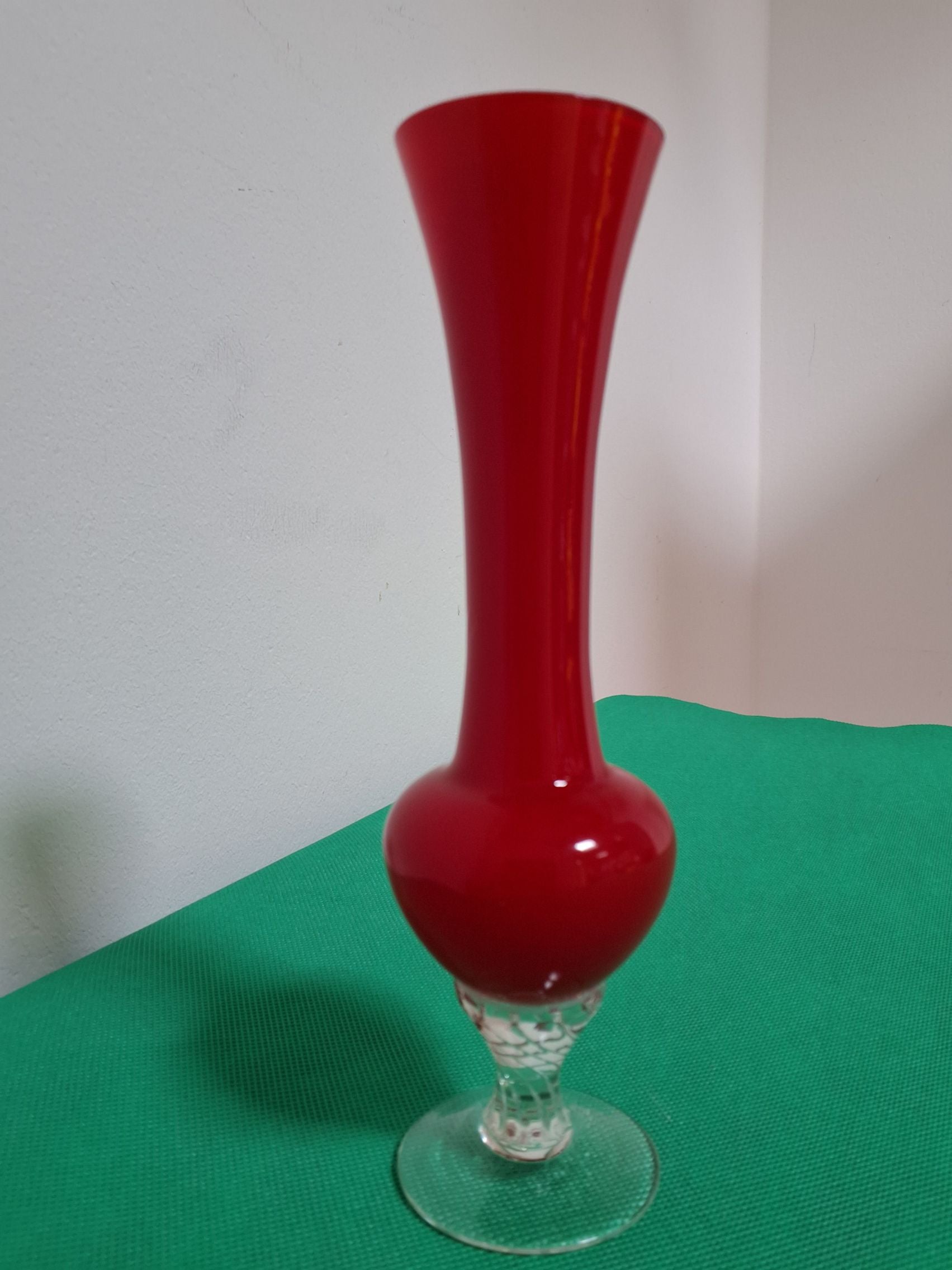 Rød glasvase