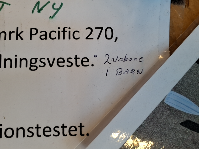Pacific 270 Gummibåd + 3 redningsveste og årer