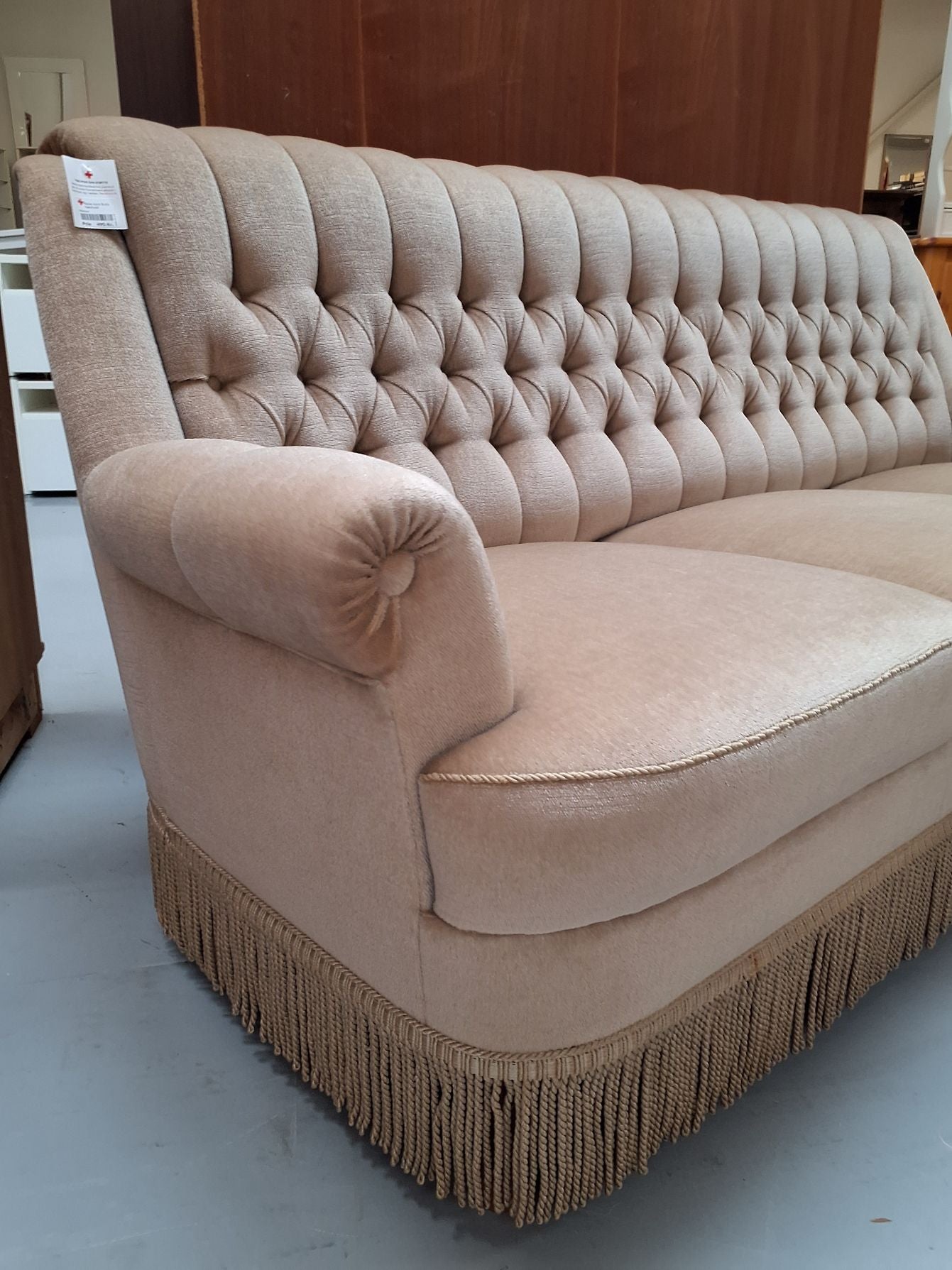 Højrygget sofa