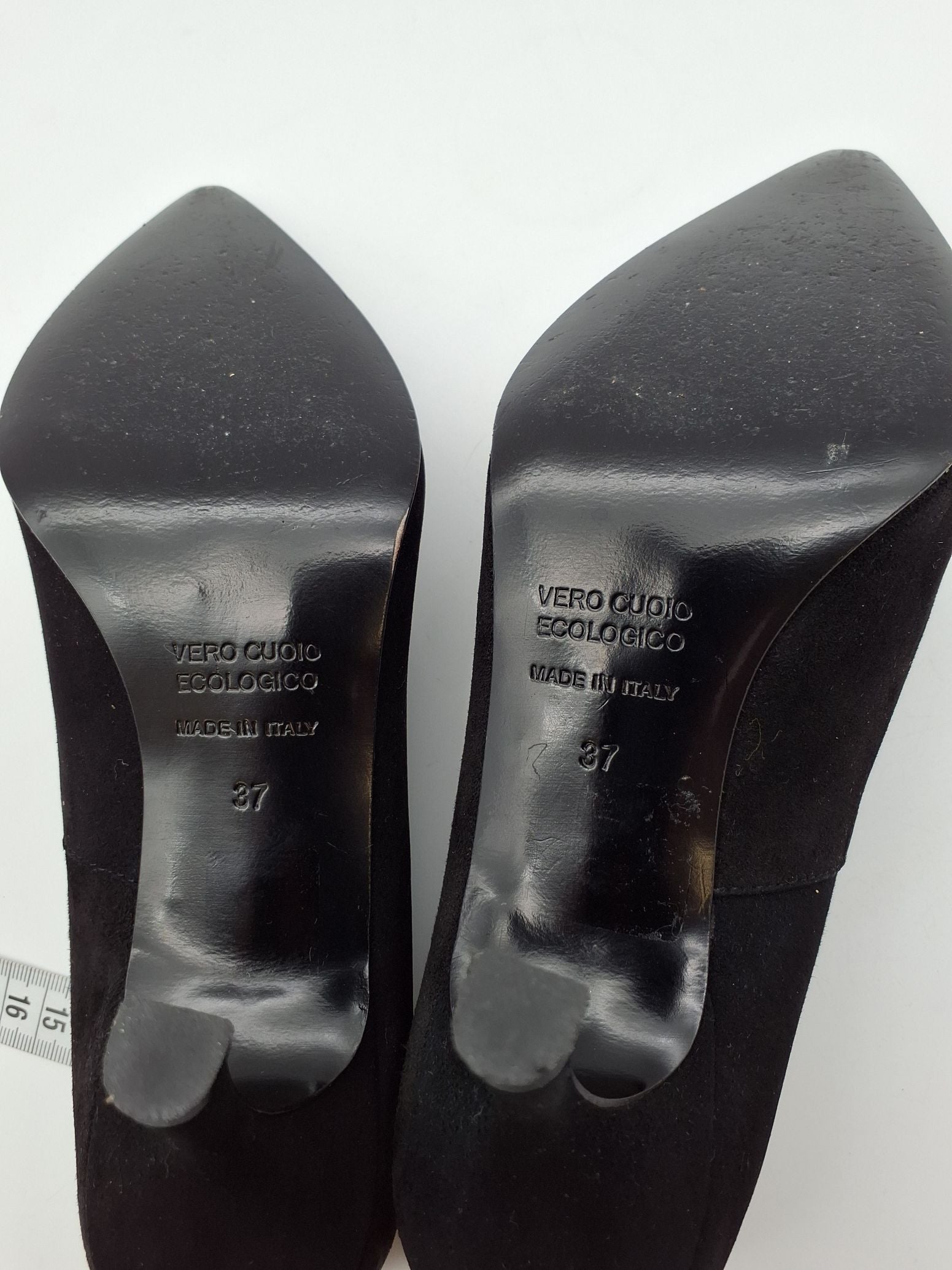 A pair Pumps
