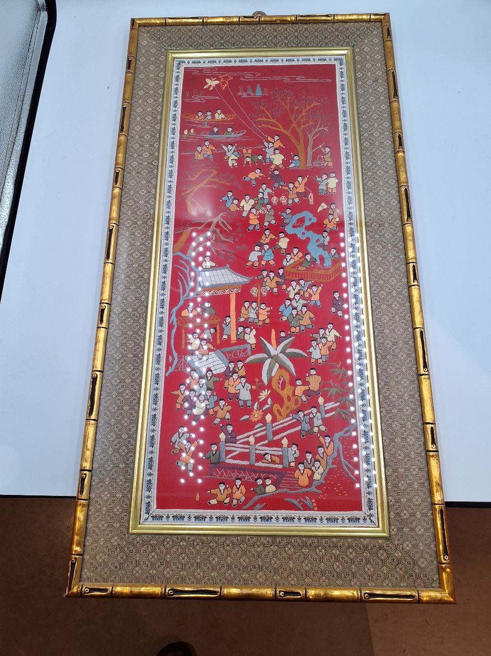 Kinisisk håndbroderet