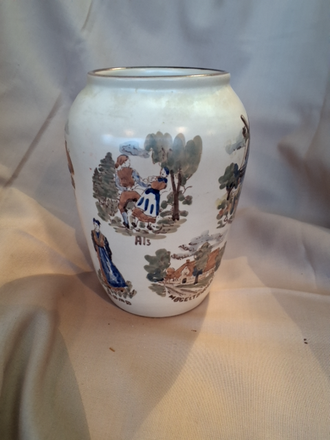Emil Rug Vase Dybbøl