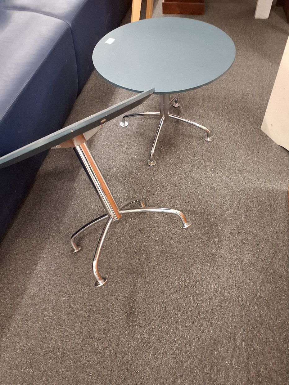 Mat blåt sidebord/sofabord
