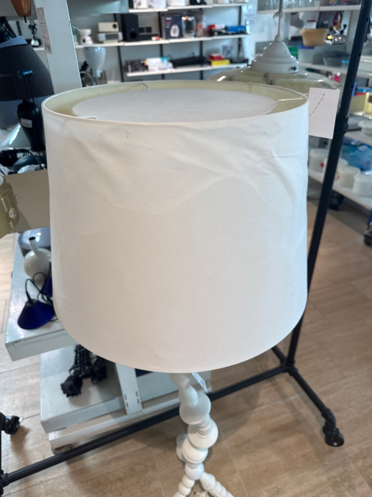 Lampe med sjov fod hvid