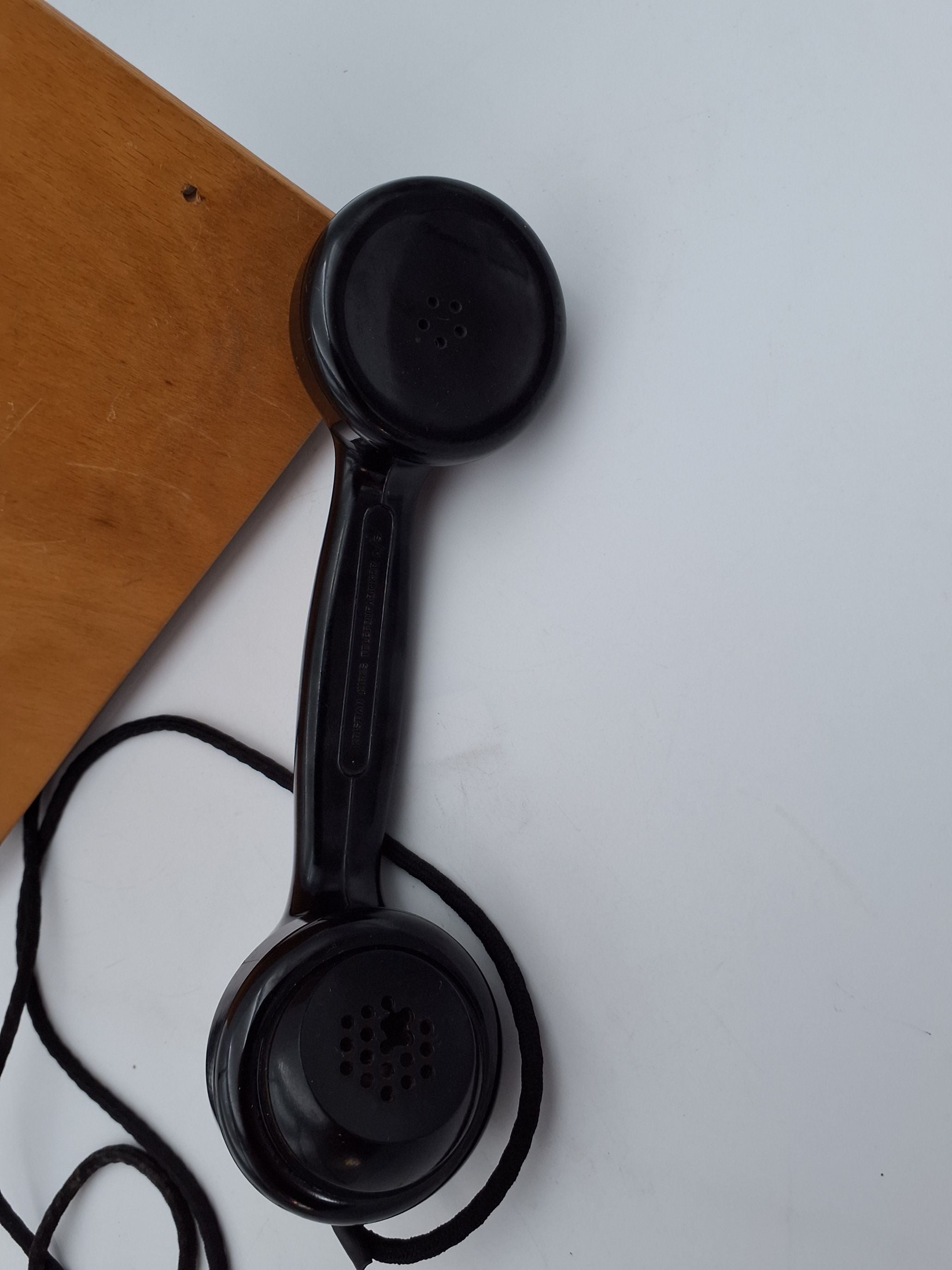 Gammel væg telefon