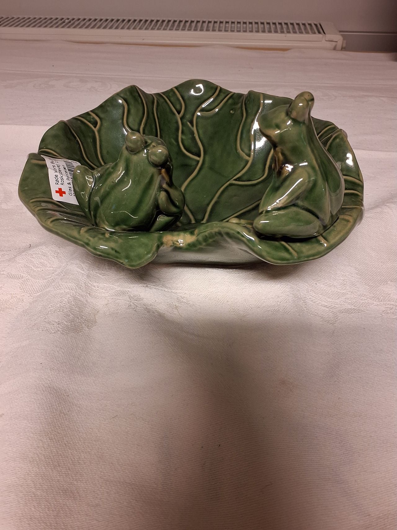 Grønt fad med 2 frøer