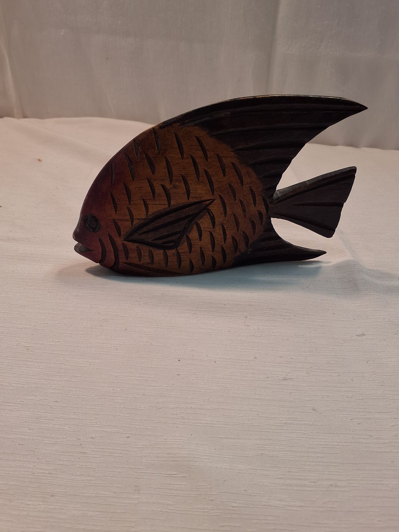 Håndskåret fisk
