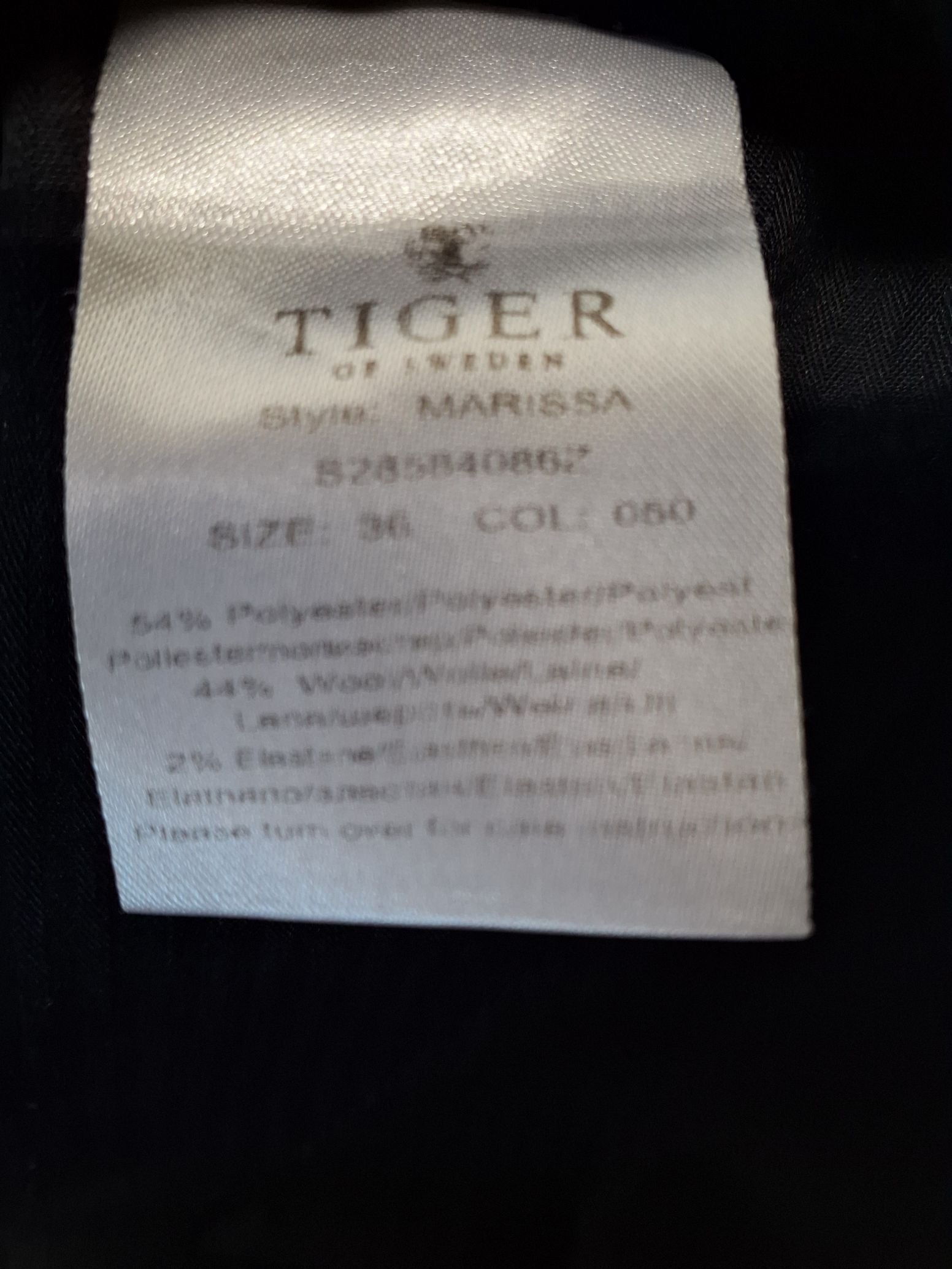 Tiger of Sweden sort buks