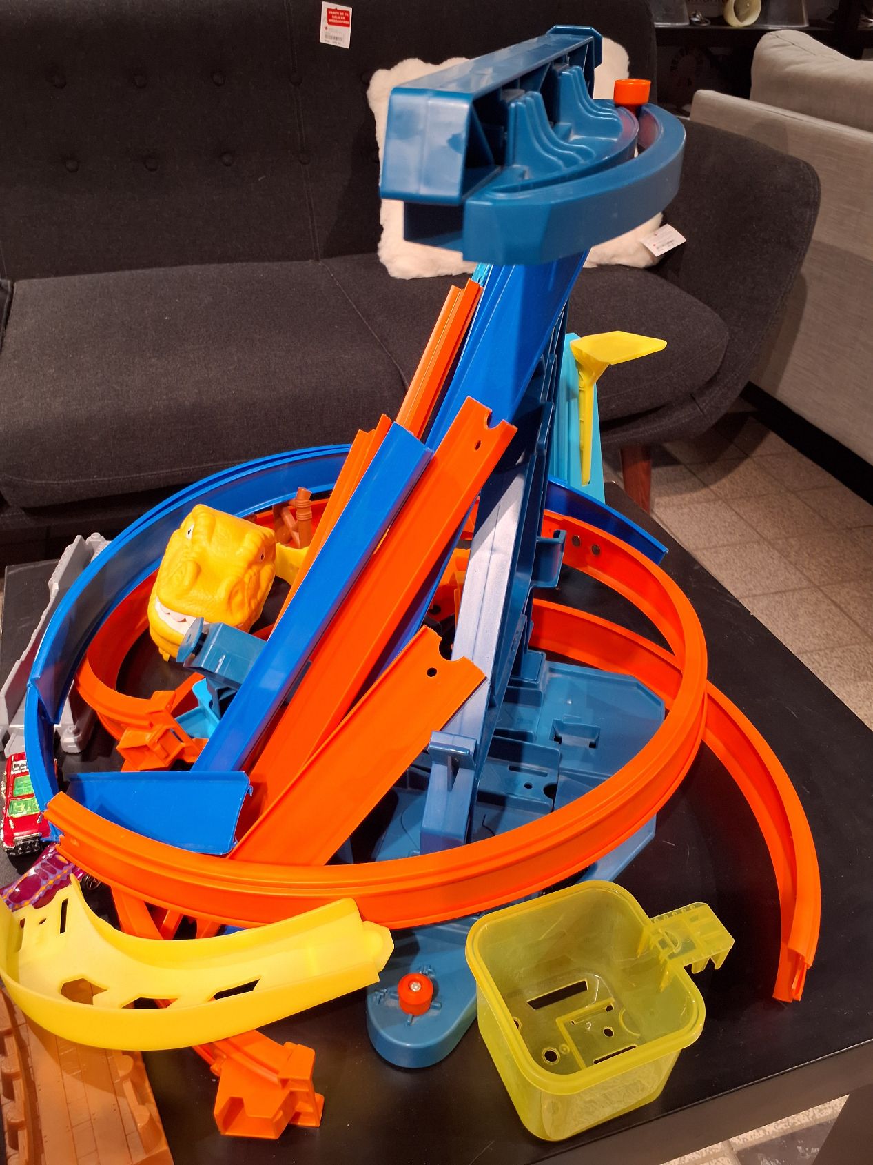Hot wheels track builder