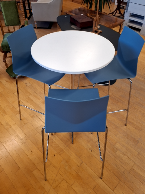 Cafe/mødebord med 3 høj stole