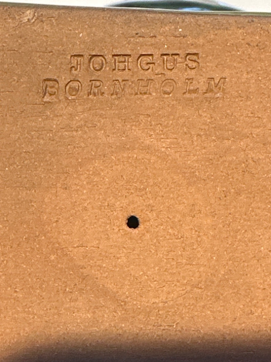 Johgus buste