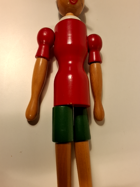 Pinocchio dykke i træ