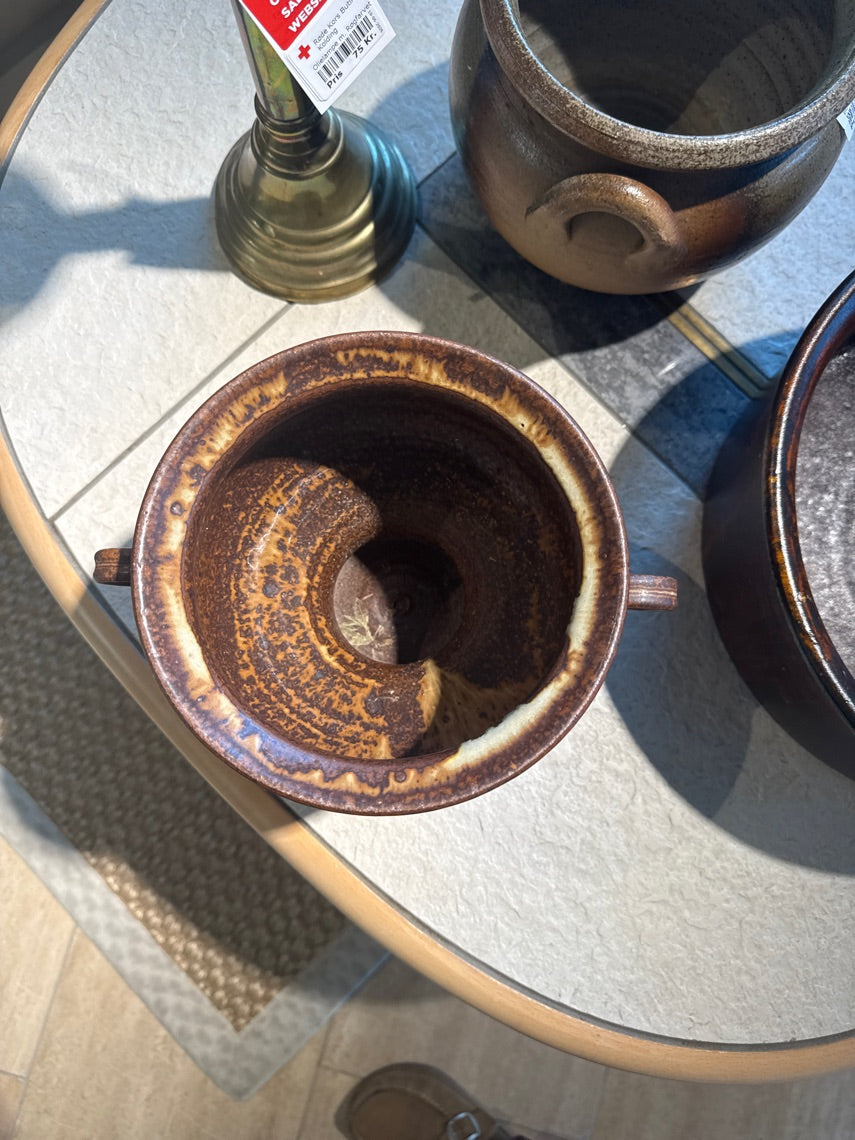 Vase i brun mønster