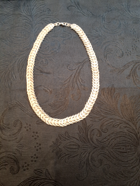 Smuk sølv hals smykke 42 cm