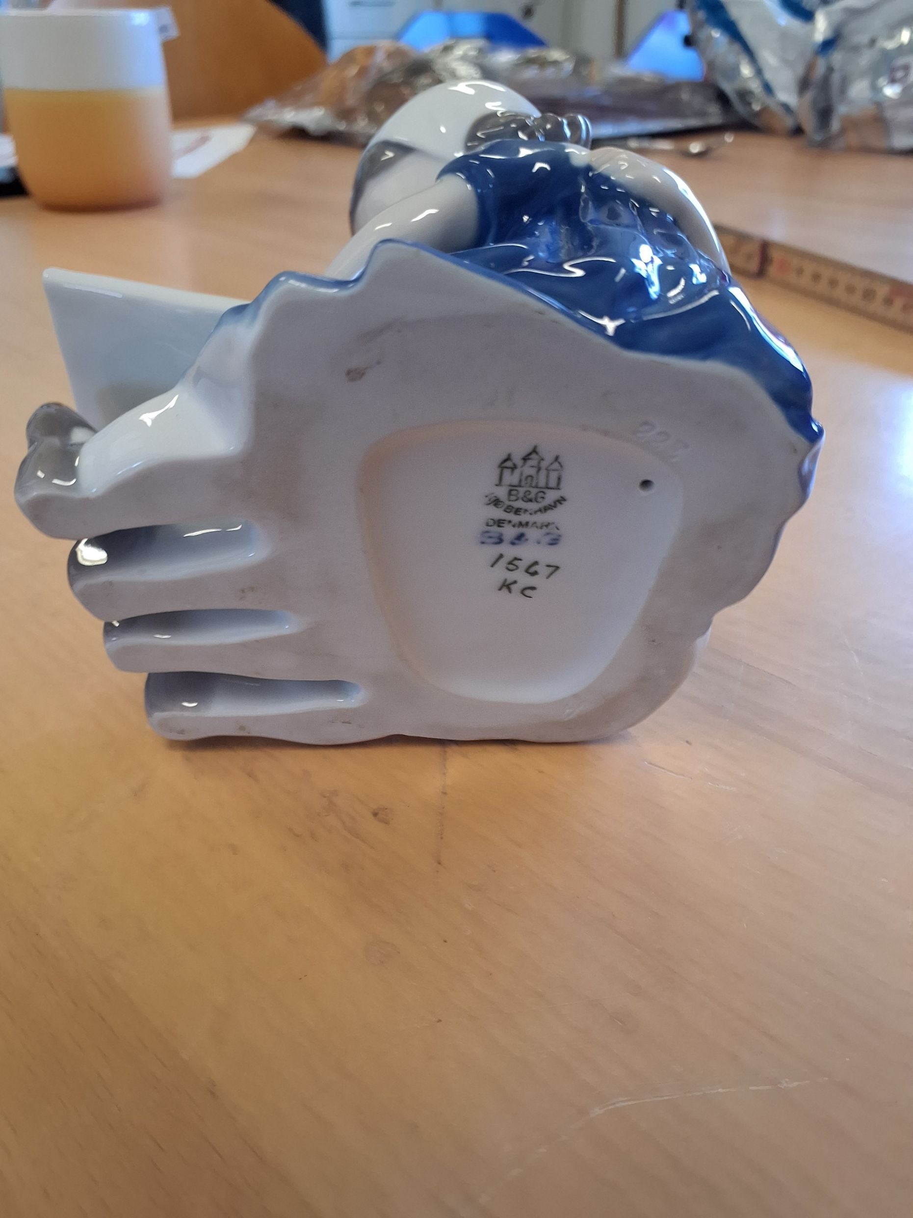 Læsende børn.