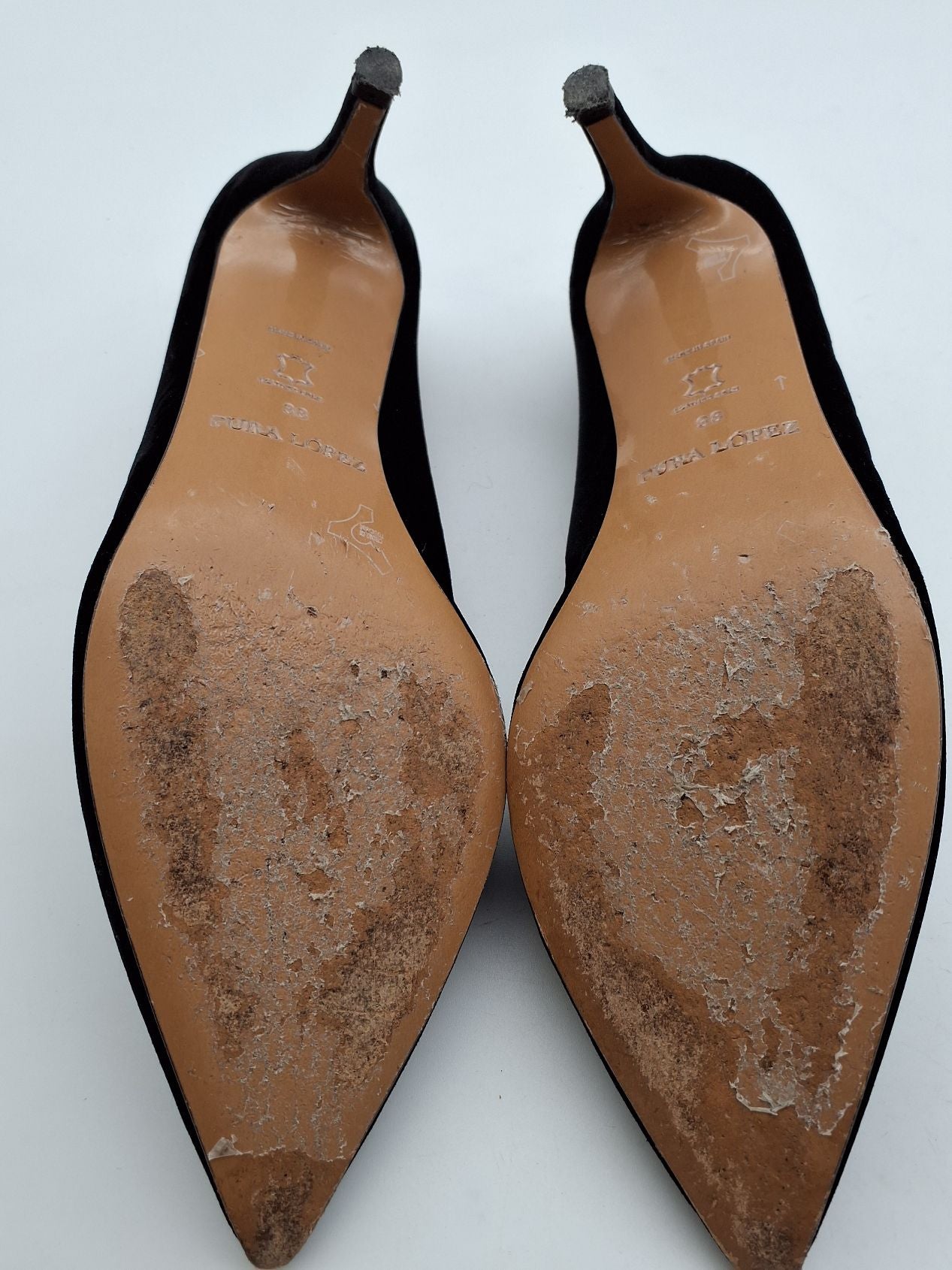 Pura López pumps