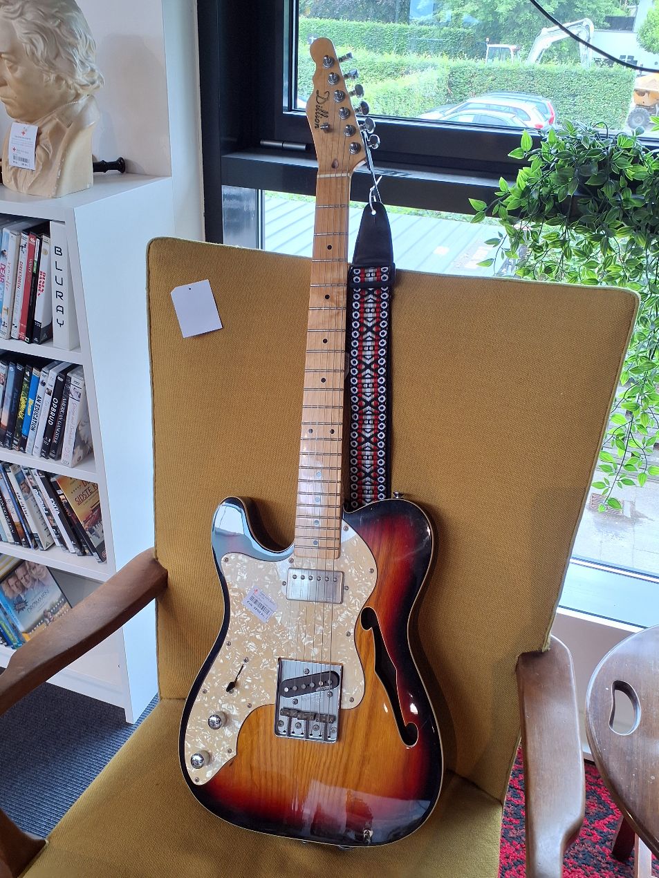 Dillion Guitar