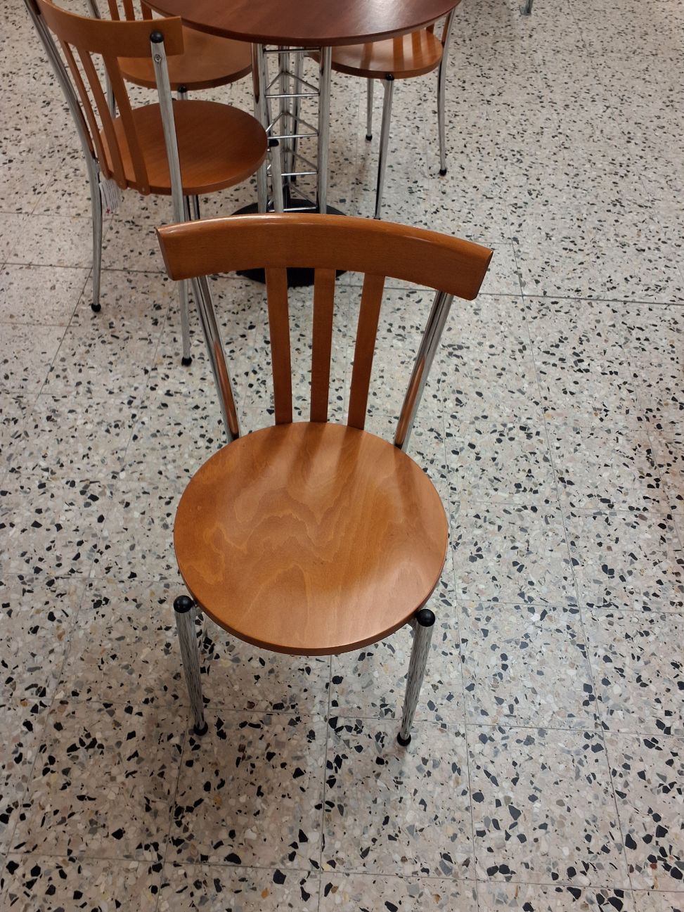 Spisebord med 4 stoler