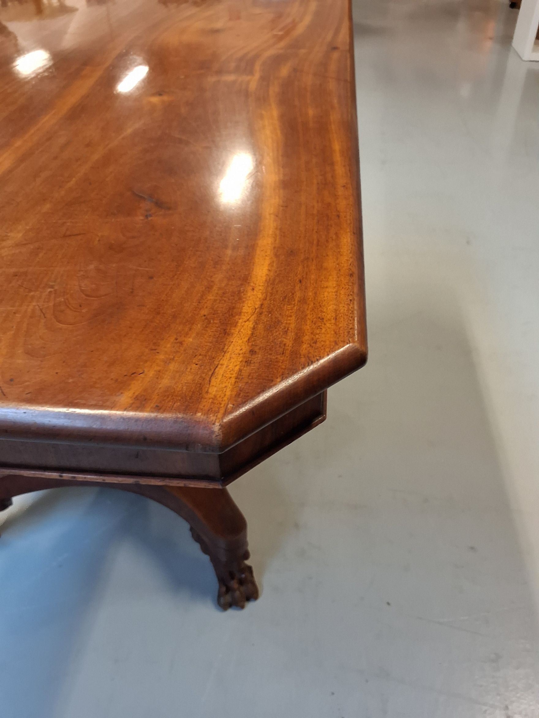 Spisebord i Biedermeier stil