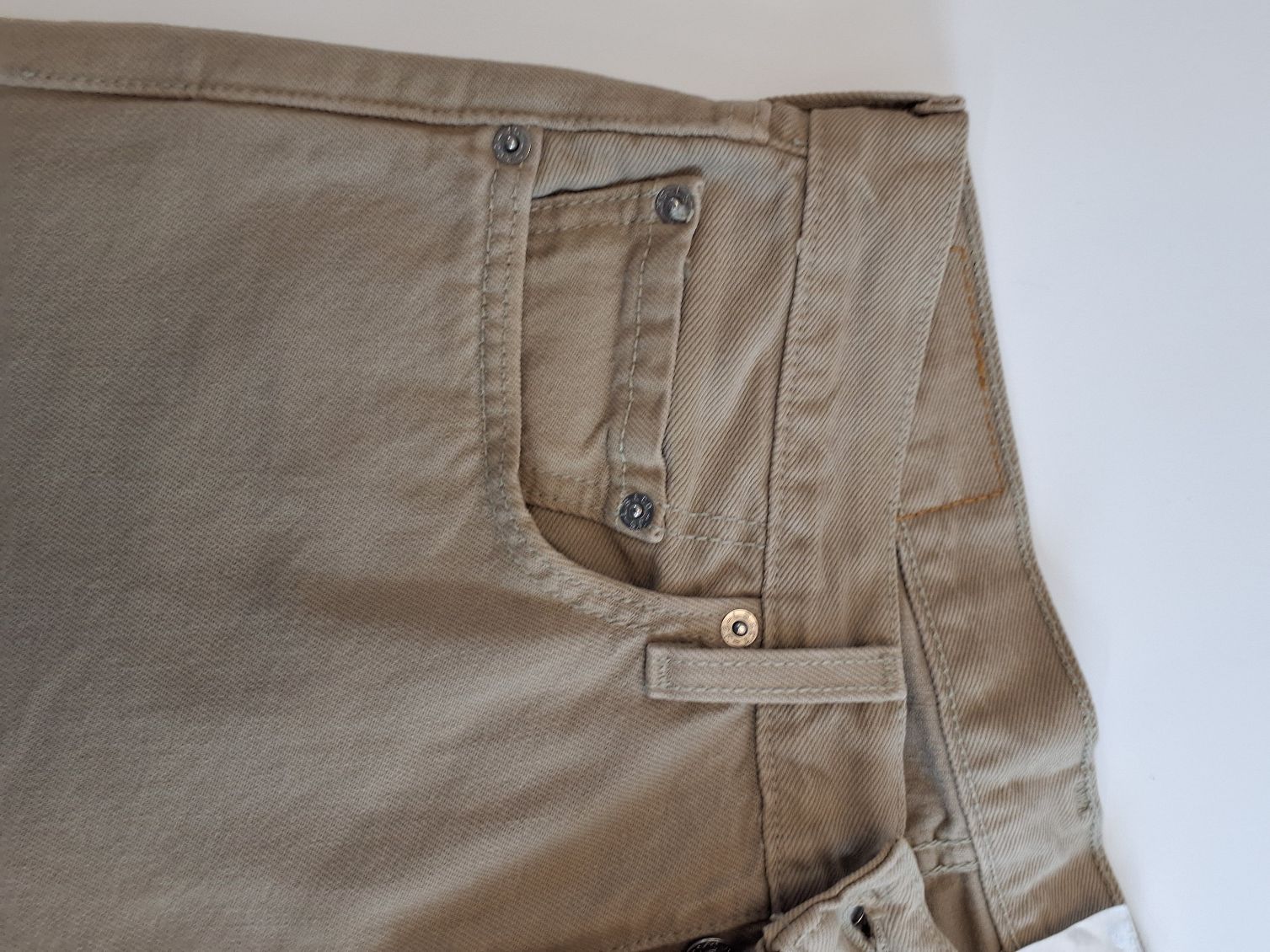 Levis Bukser