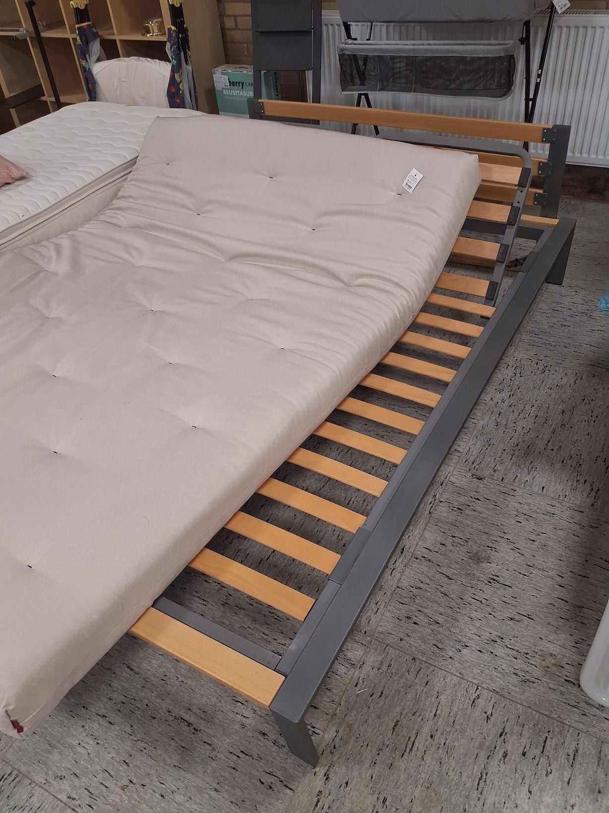 Dobbeltseng. Med Metal ramme