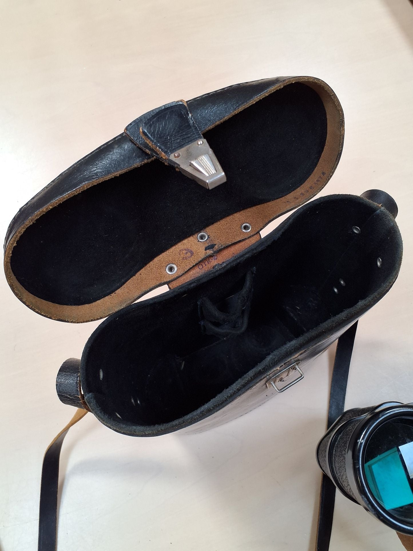 Kikkert med etui