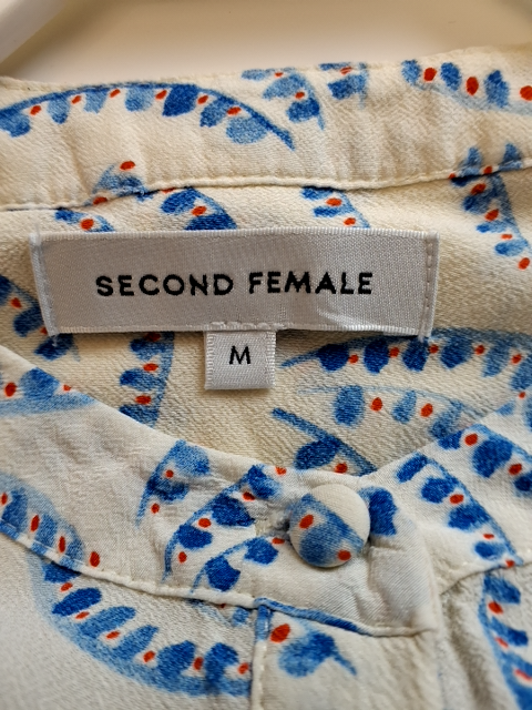 Second Female Bluse