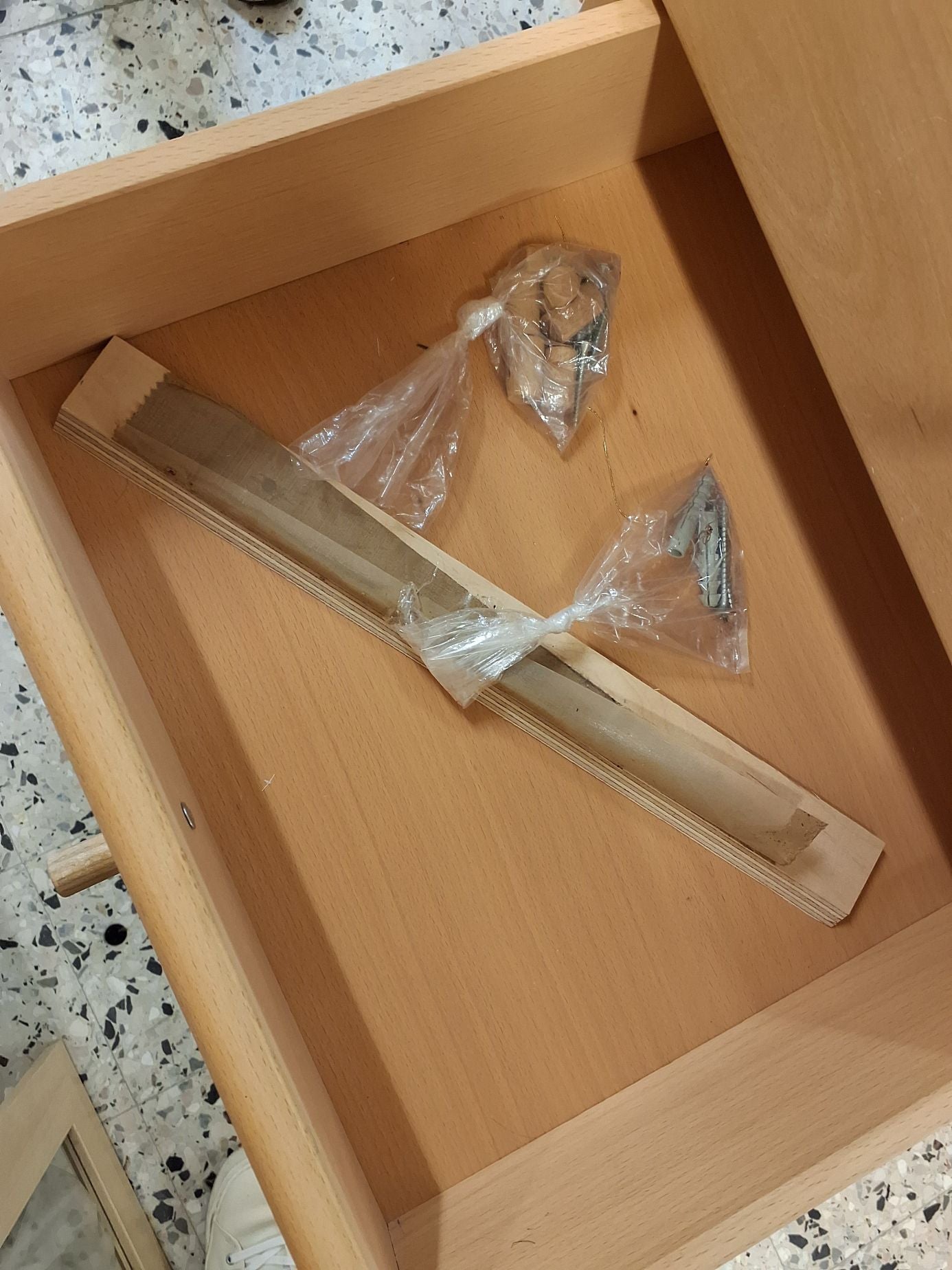 Skænk med 6 skuffer