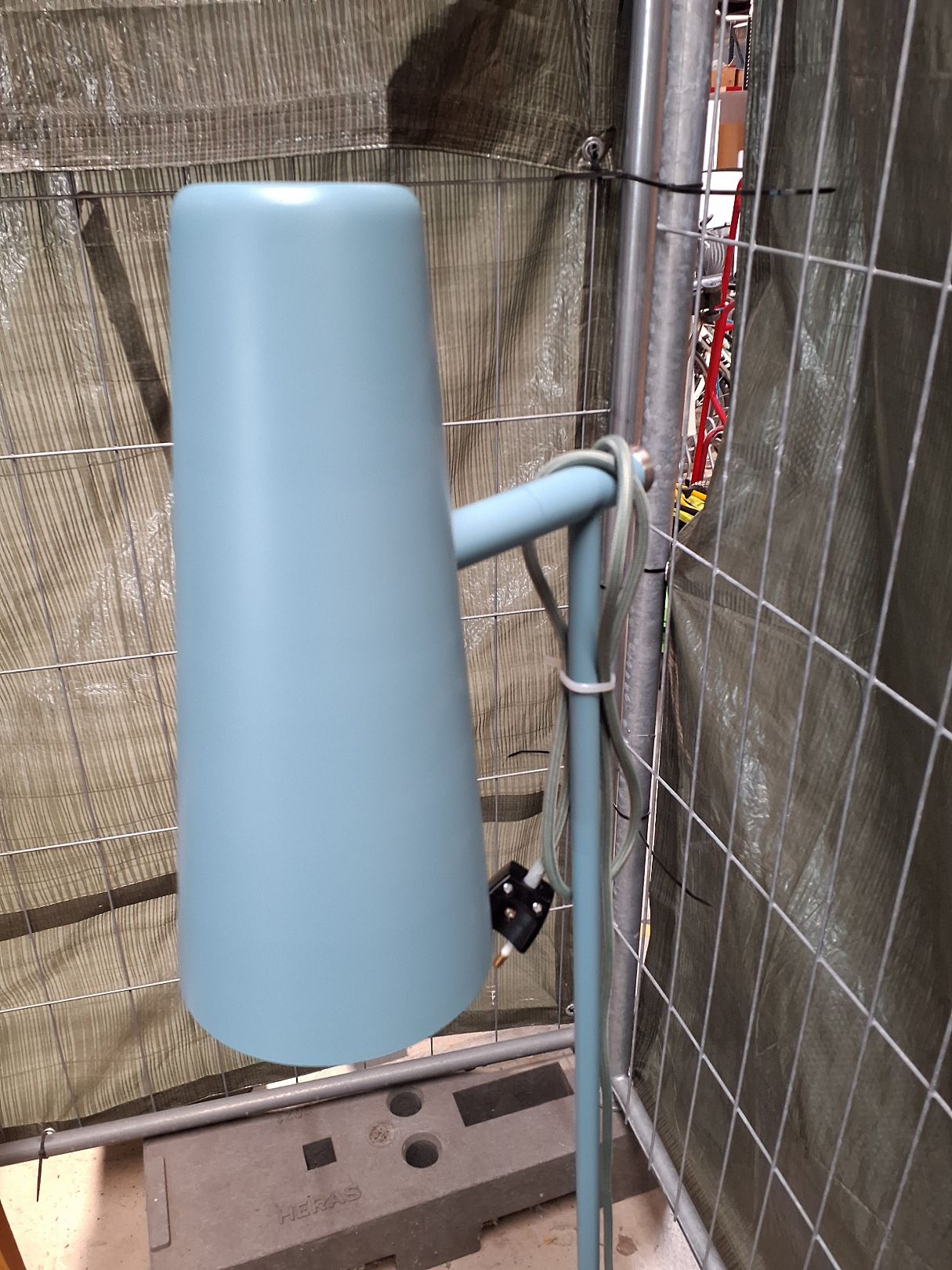 Isblå standerlampe