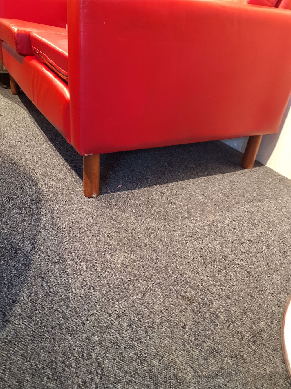 Sofa i rødt læder