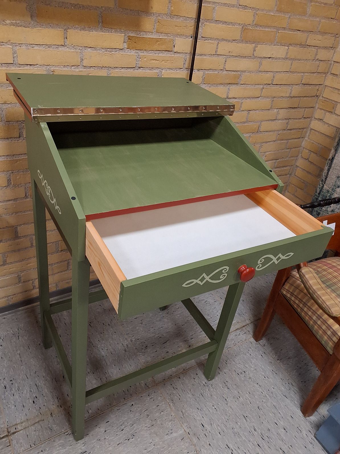 Høj grøn pult