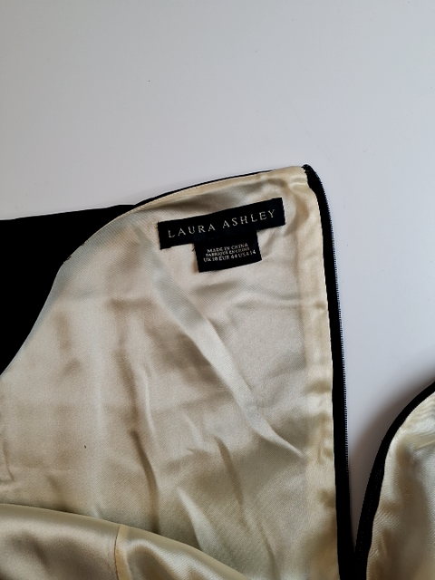 Laura Ashley Kjole (B059)