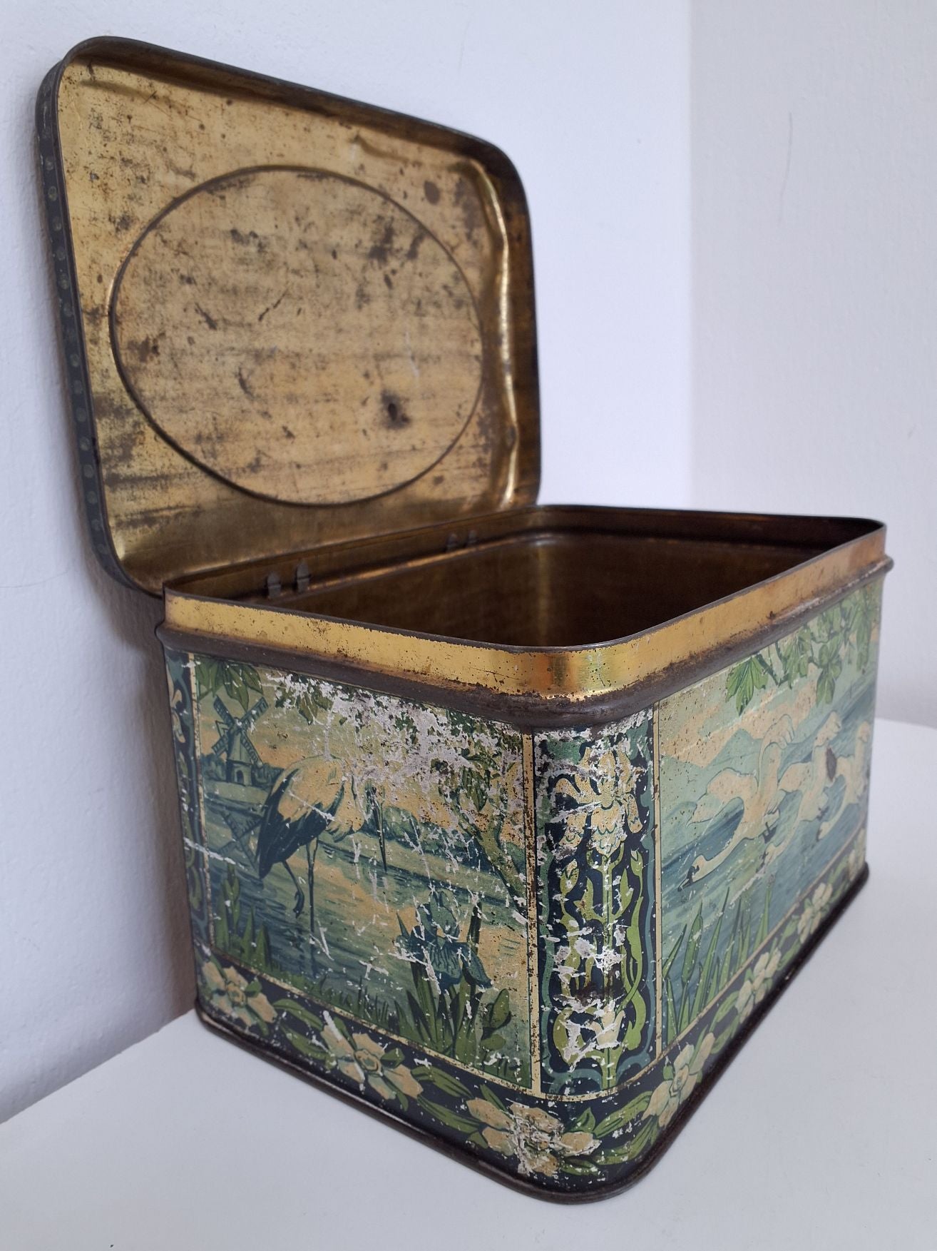 Vintage metalæske svaner