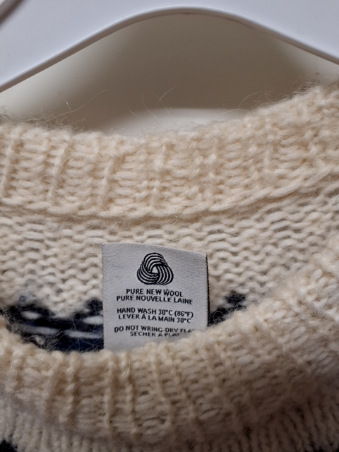 Uld sweater - håndstrikket i uldgarn fra Island