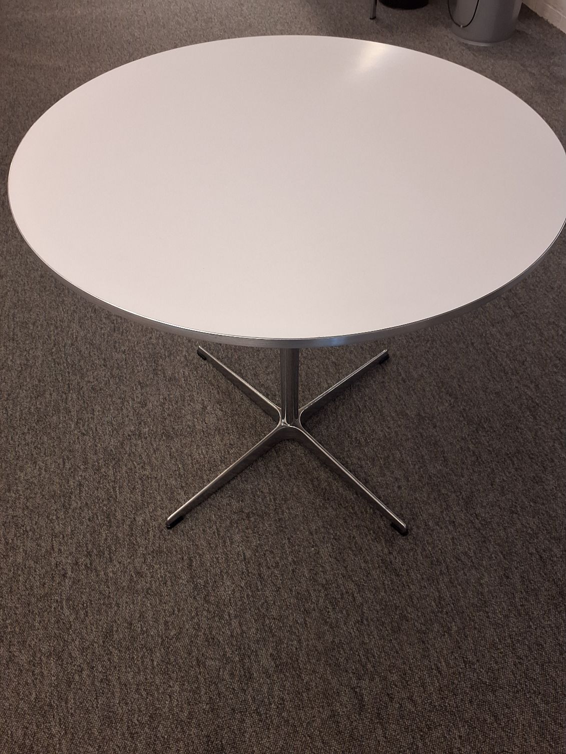 Cafebord Arne Jacobsen Ø75 - 7101