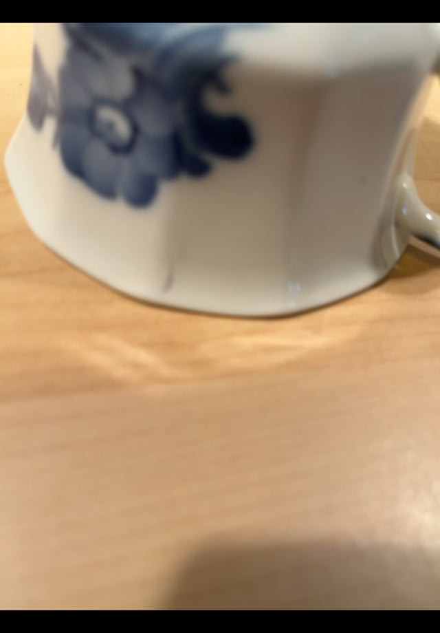 Royal Copenhagen, Blå Blomst Kantet.