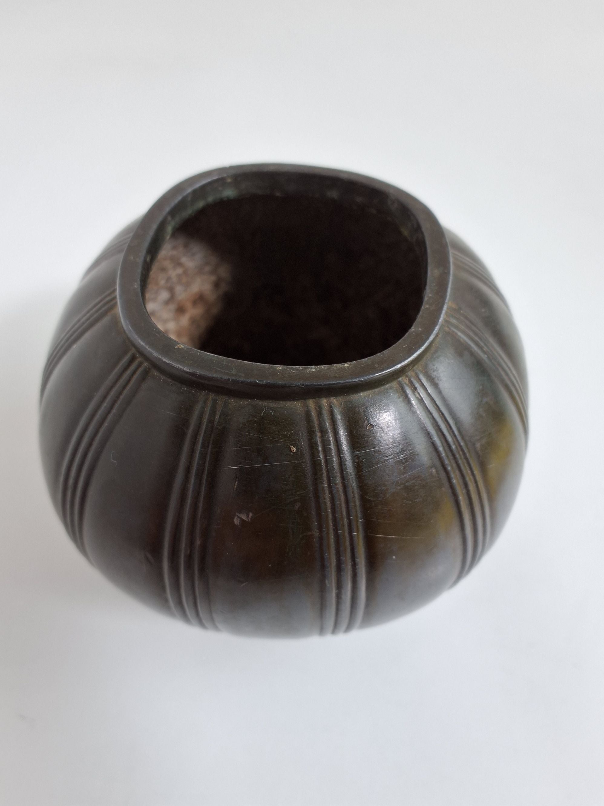 Vase i diskometal